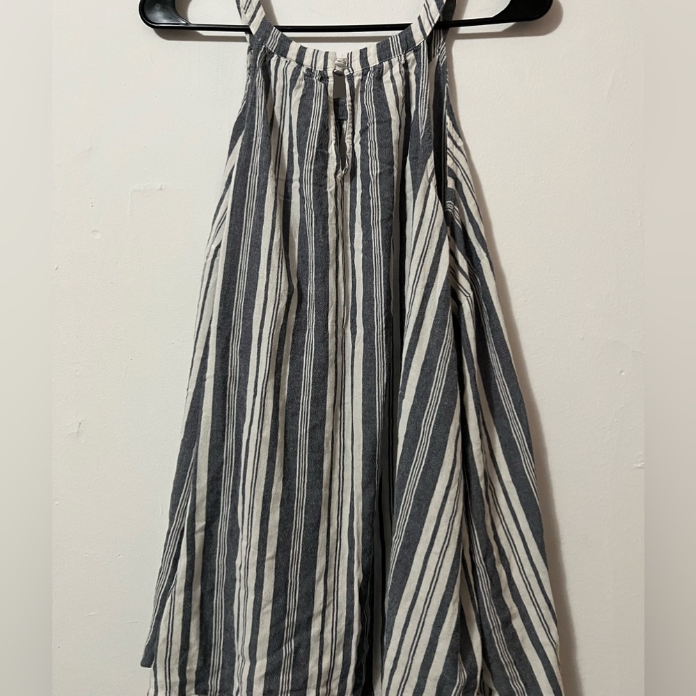 🤍 Torrid Goddess high neck halter top. - Picture 4 of 5